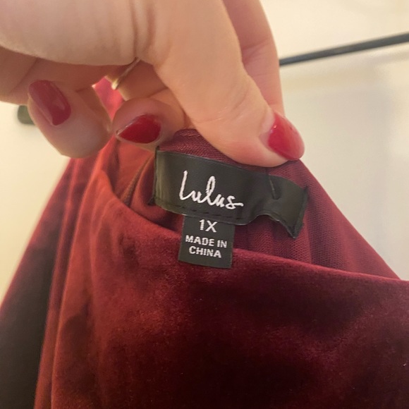 NWT | Glamorous Romance Burgundy Velvet One-Shoulder Maxi Dress - Picture 4 of 6